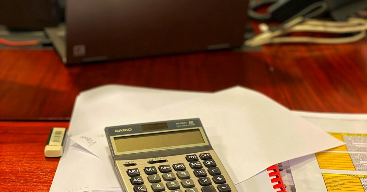 Contabilidad externalizada vs interna (autónomos): qué conviene y por qué