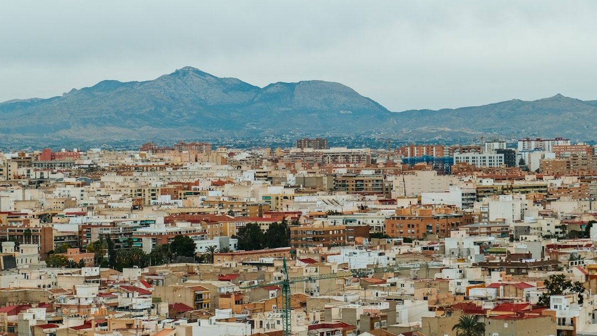 Costes ocultos de contratar autónomos extranjeros en España: guía práctica y cálculos