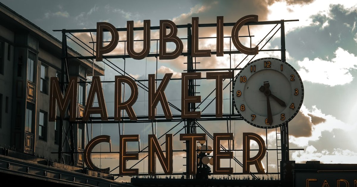 Marketplace local vs web propia: qué conviene en servicios